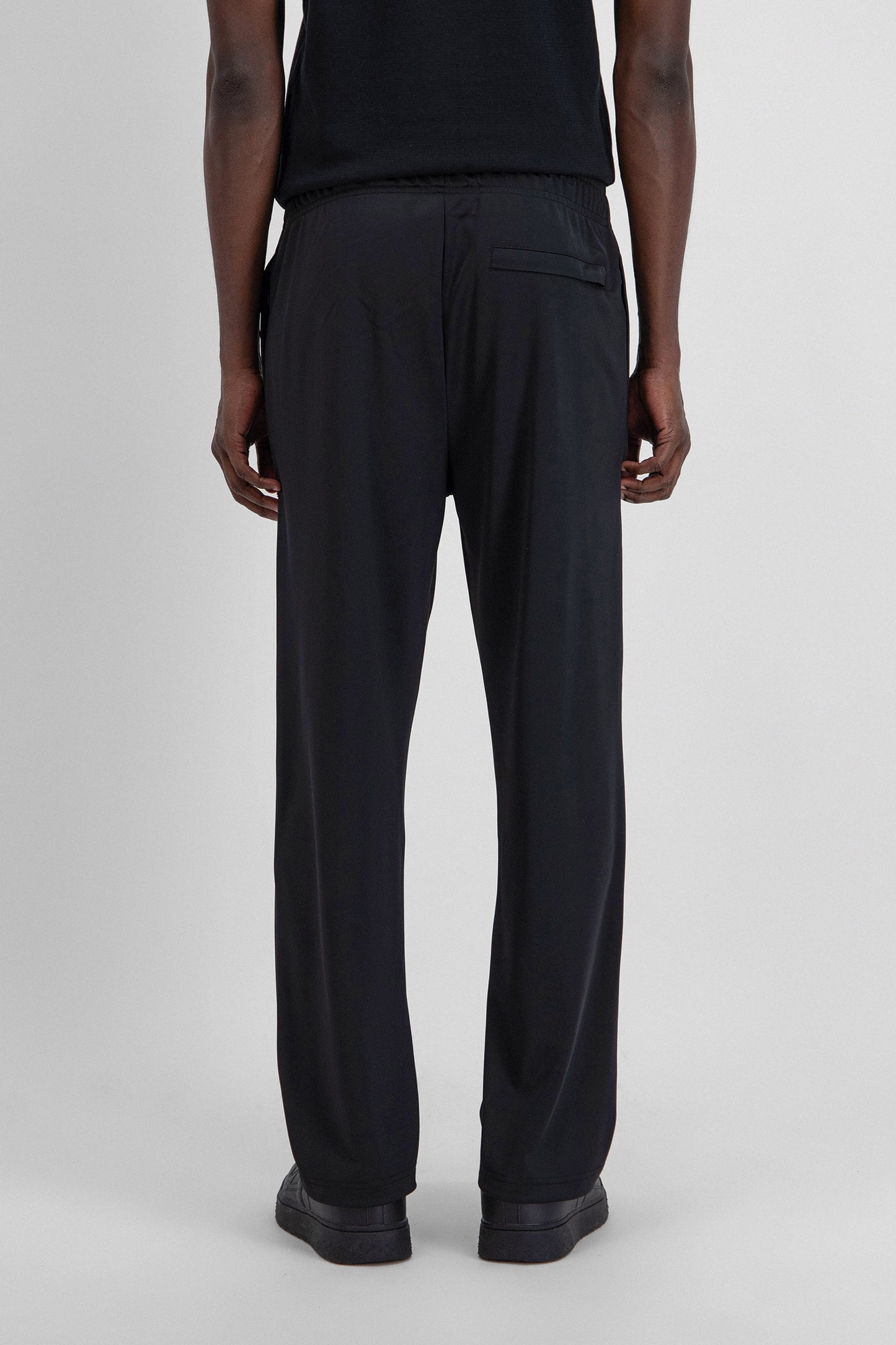 Ensemble jogging noir coeur rouge
