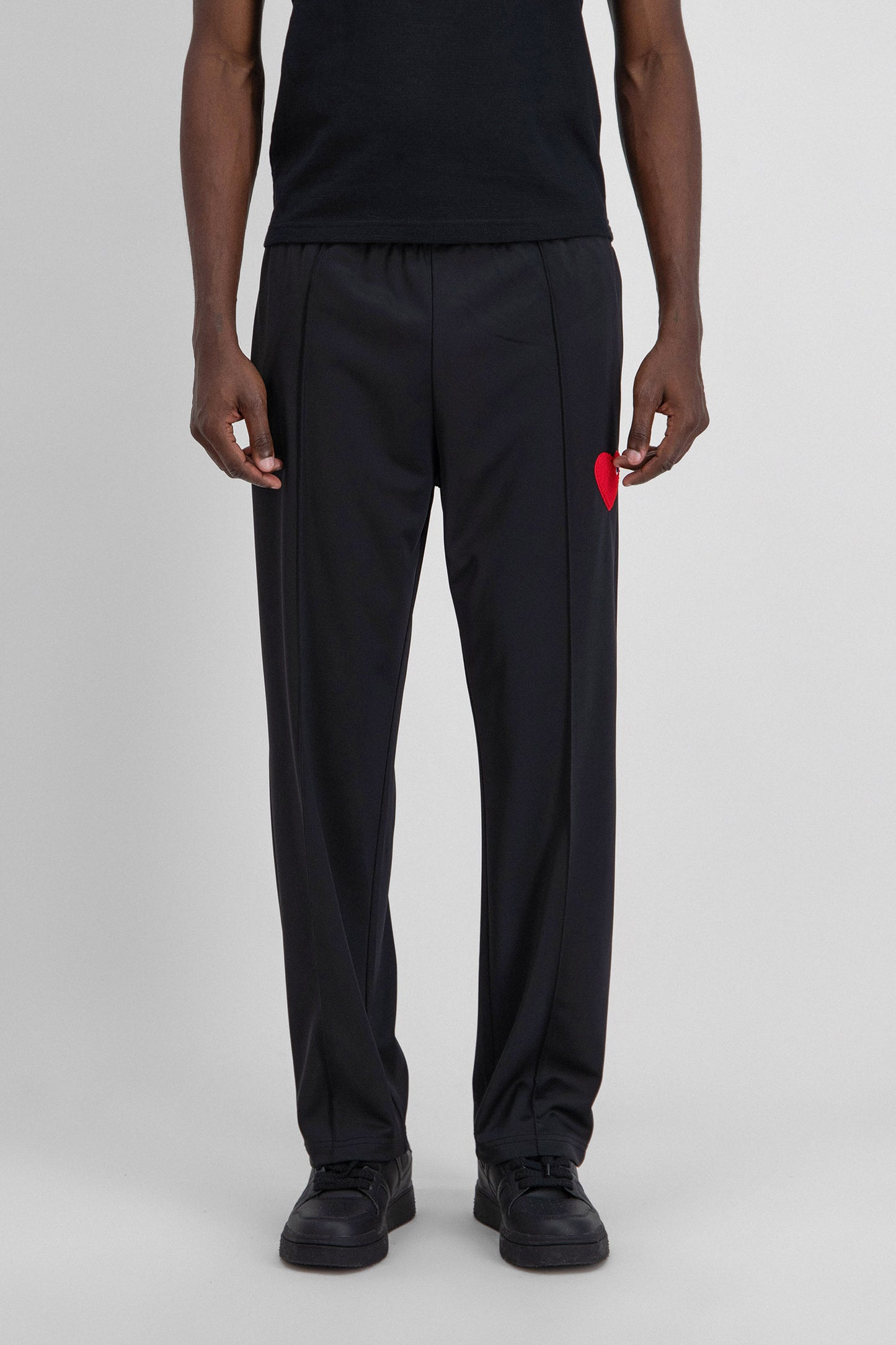 Ensemble jogging noir coeur rouge