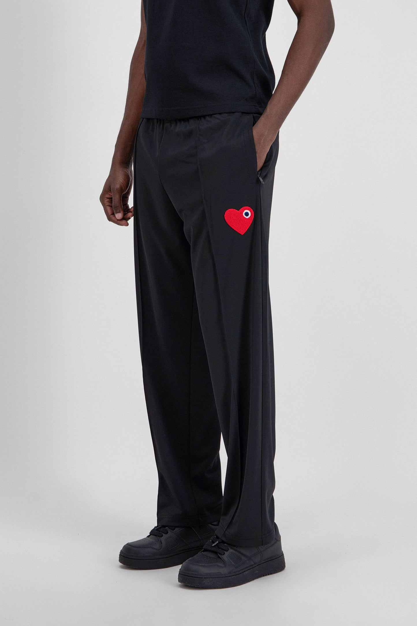 Ensemble jogging noir coeur rouge