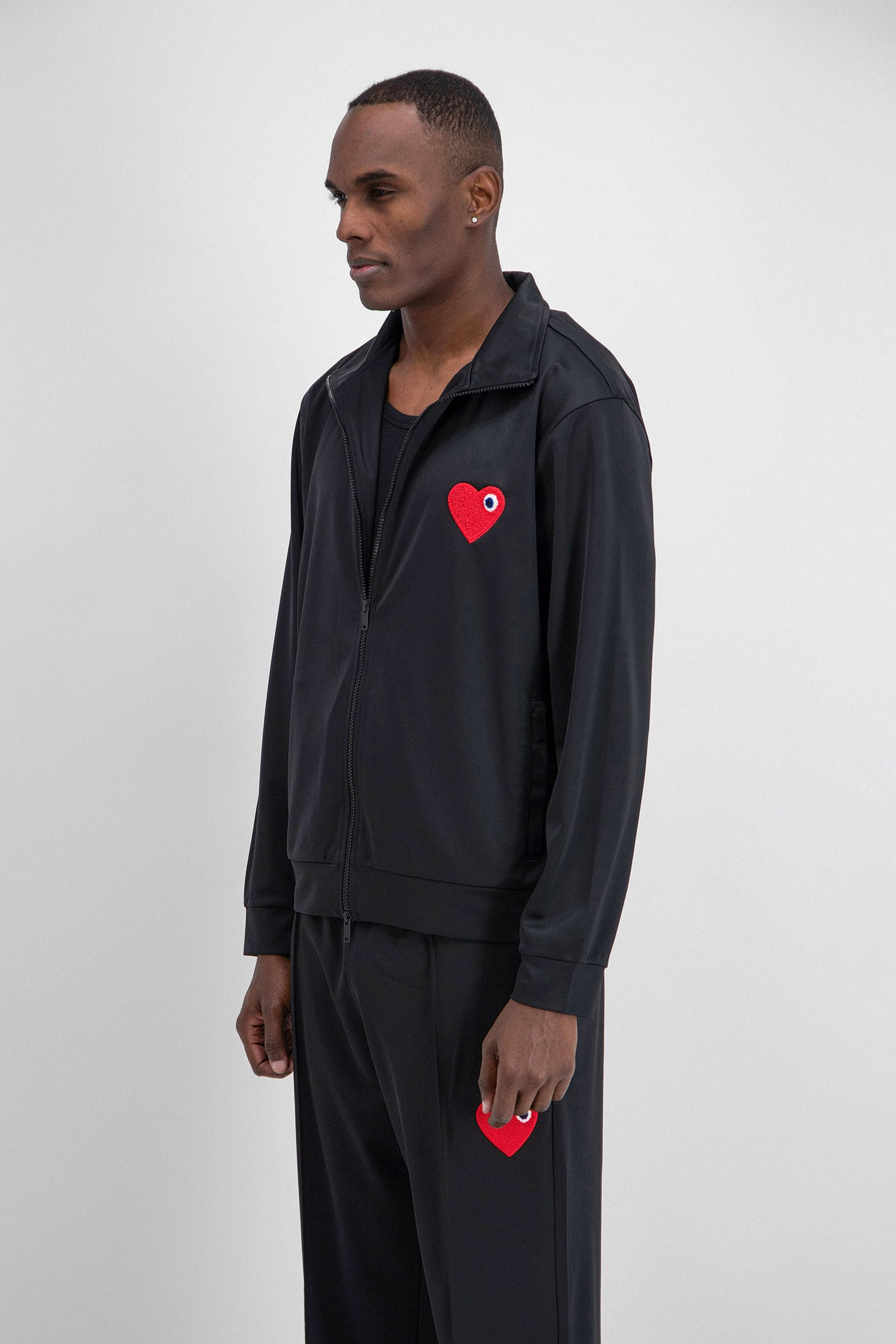 Ensemble jogging noir coeur rouge